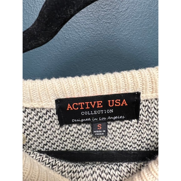 Beautiful Aztec Sweater - Picture 5 of 7